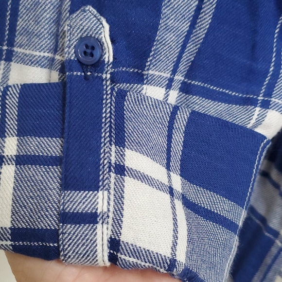 Beautiful blue flannel button down top - Picture 3 of 6